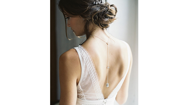 So Hélo, Eugénie Collier de dos Eugénie - So Hélo