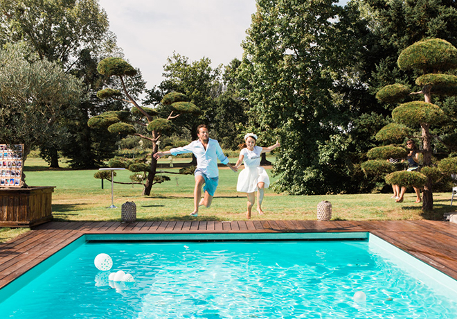 faire-son-brunch-du-lendemain-au-bord-de-la-piscine