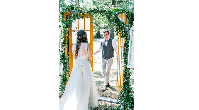 arche-mariage-porte-decouverte-maries