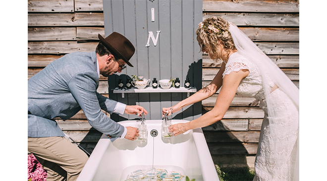 un-bar-a-gin-baignoire-idee-originale-mariage