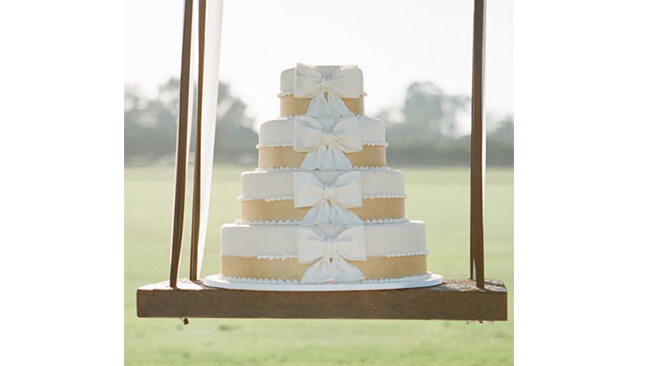 wedding-cake-blanc-details-noeuds