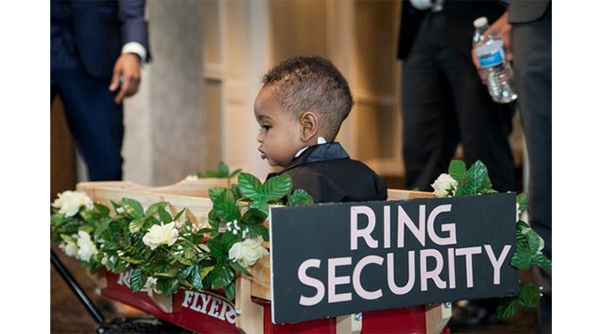 porteur-alliances-garcon-d-honneur-chariot-mariage