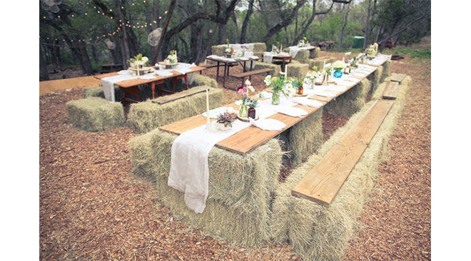 deco-rustique-chic-bottes-de-foin-tables-chaises-mariage