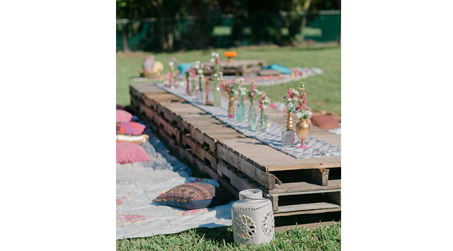 repas-mariage-tables-recup-palettes-bois-diy