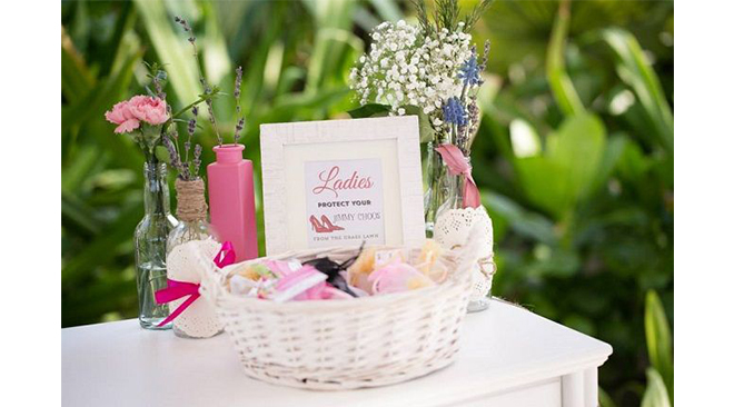 stand-invitees-mariage-proteges-talons