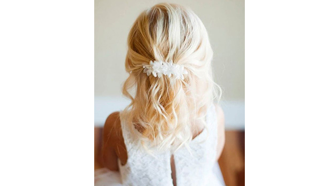 idee-coiffure-demi-queue-petite-fille-d-honneur