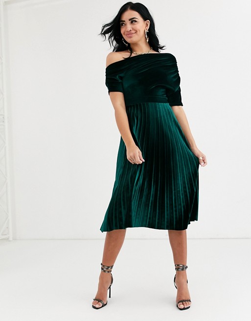 Robe vert plissée